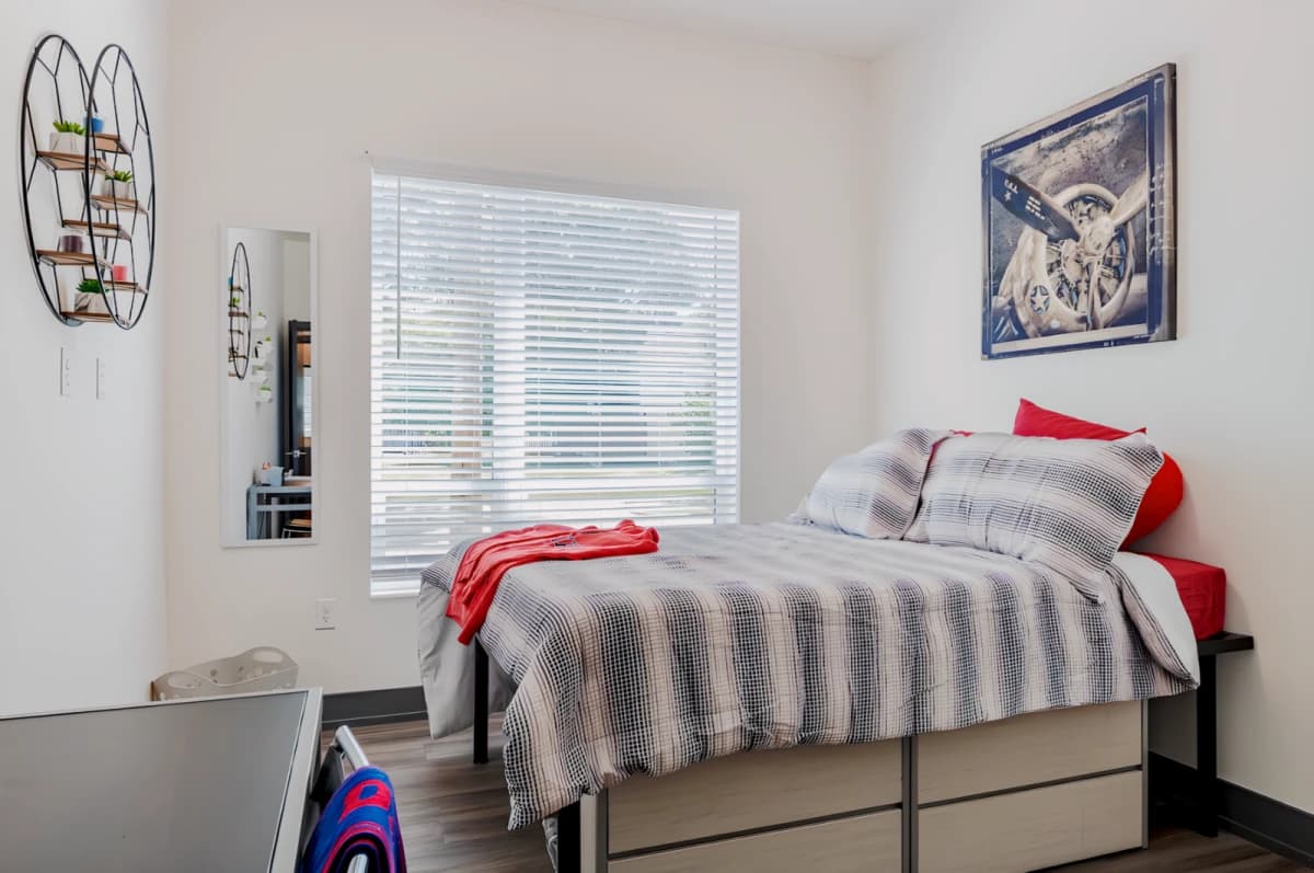 2 Bed / 2 Bath