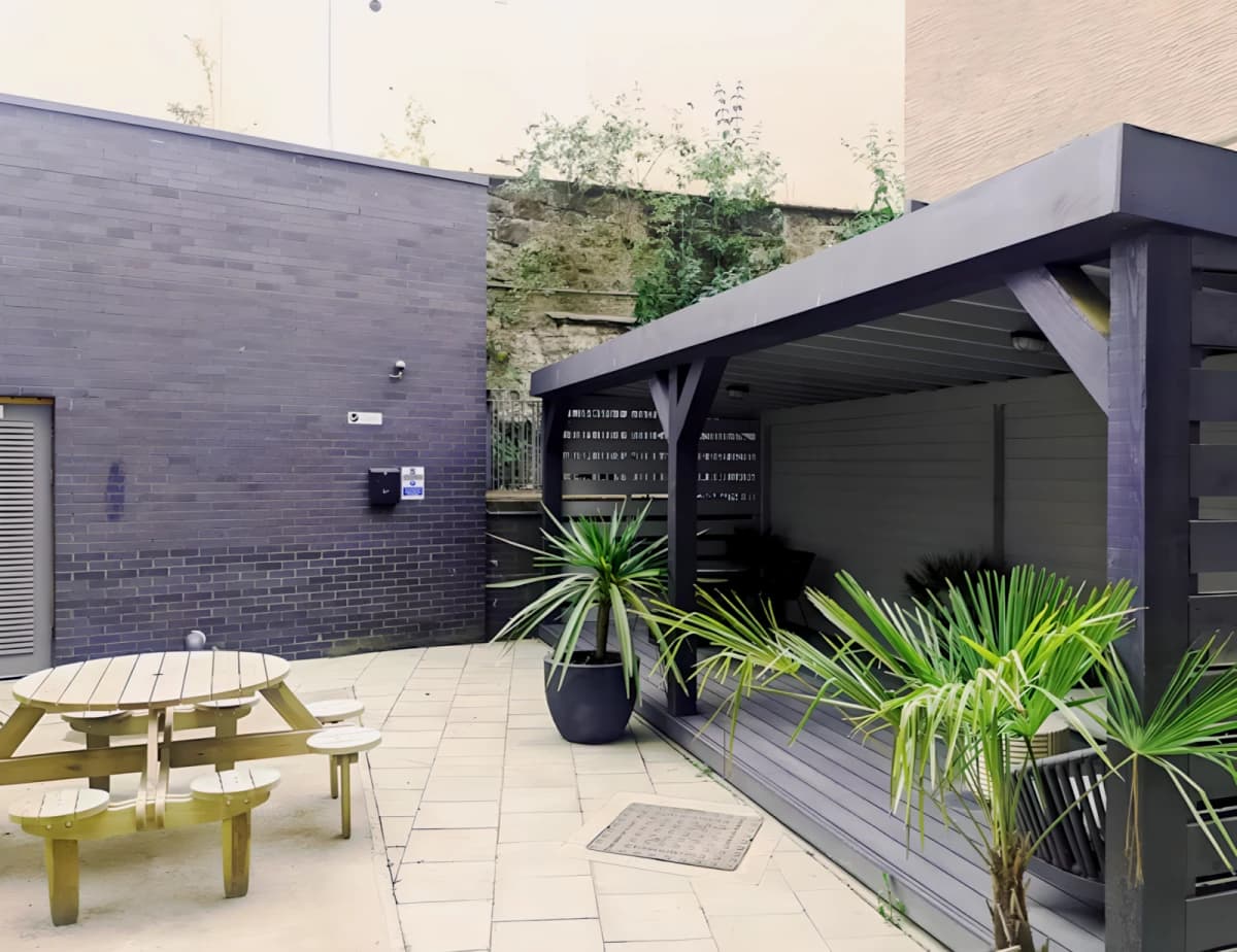 Outdoor Features