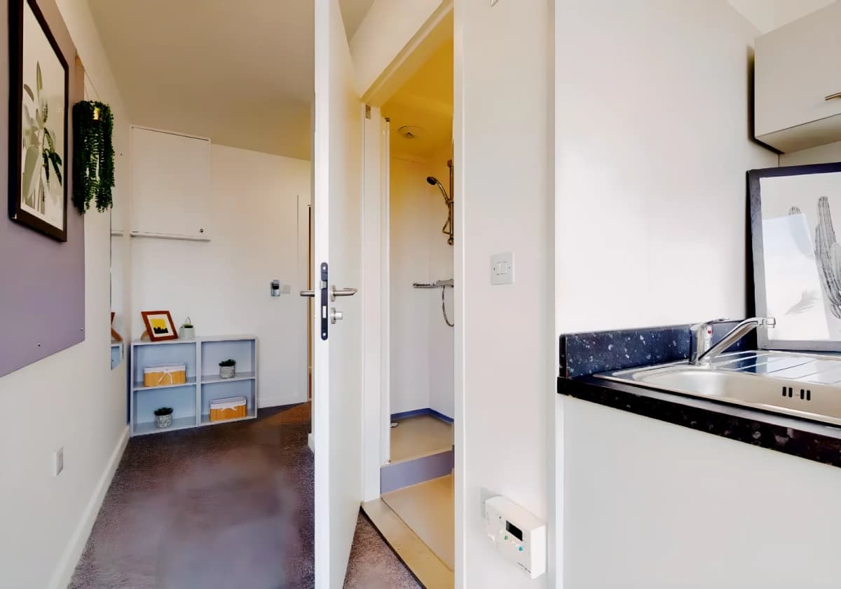 iQ Newtown House image