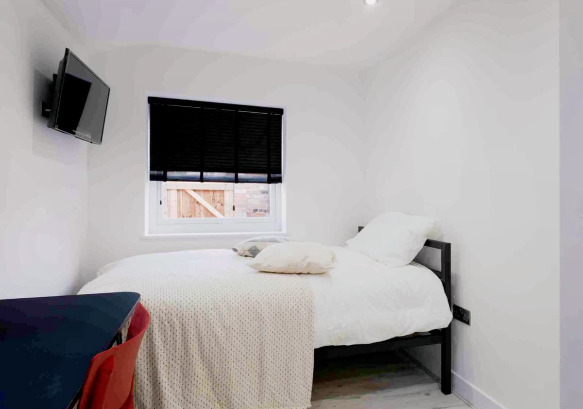 2 Beds 5 Baths