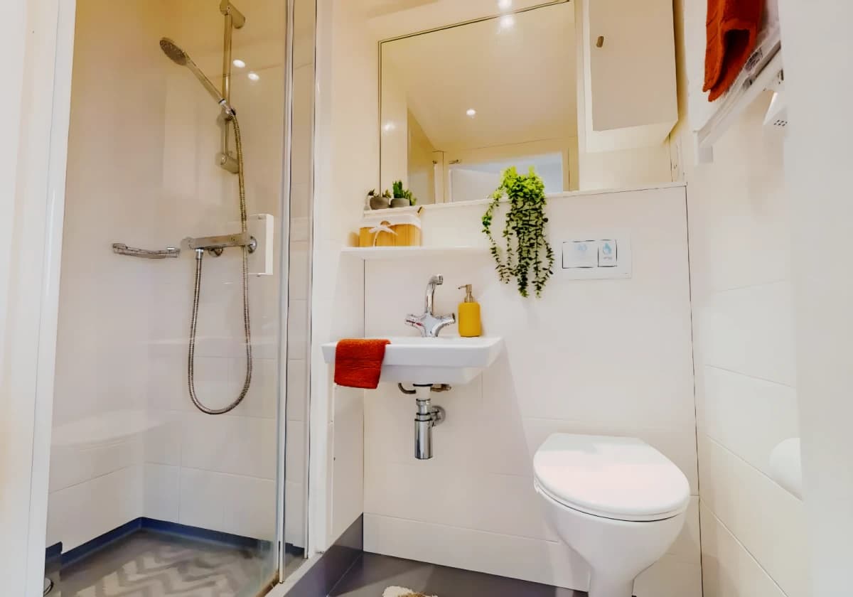 iQ Newtown House image