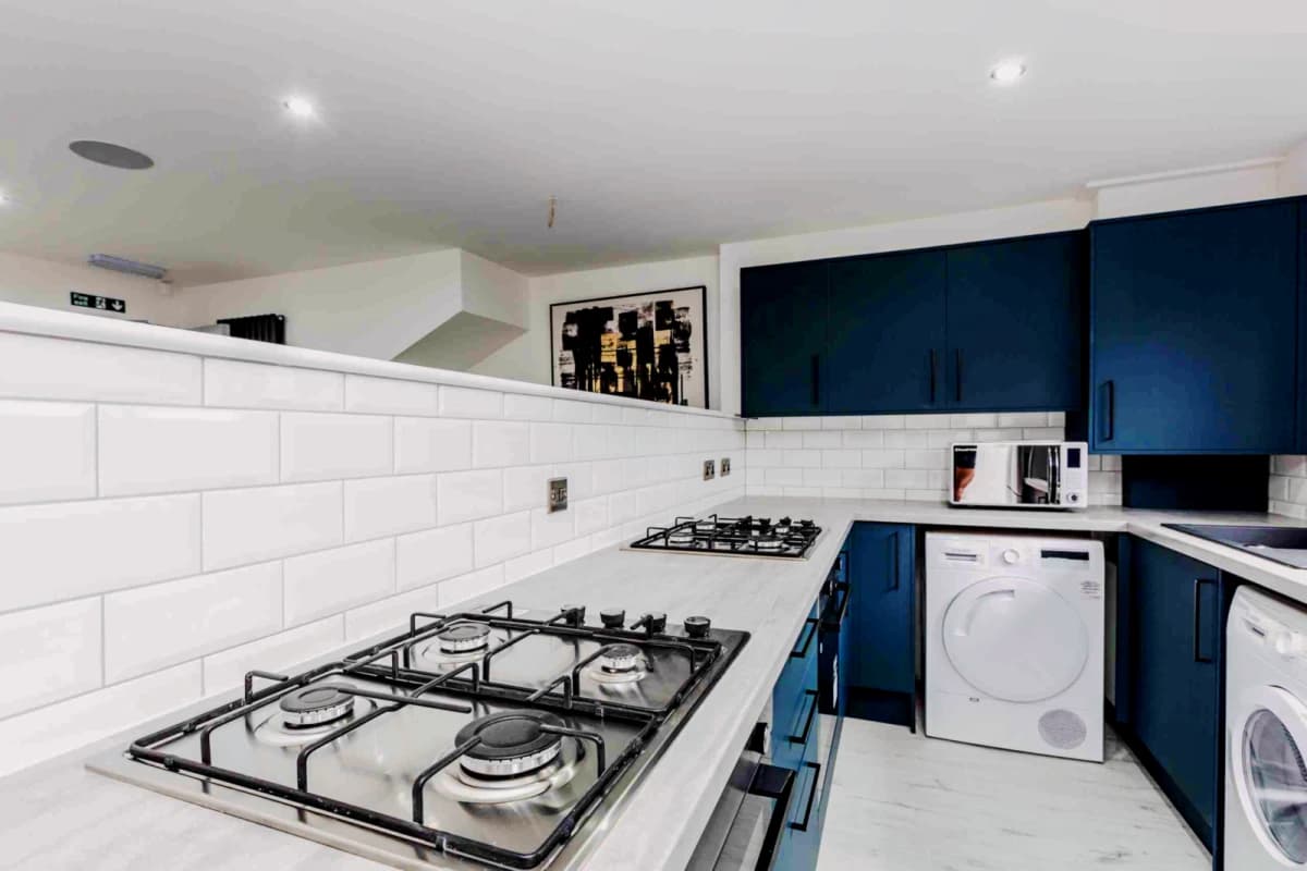 6 Beds 5 Baths