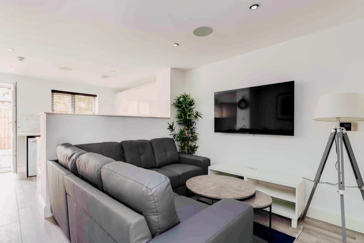 6 Beds 5 Baths