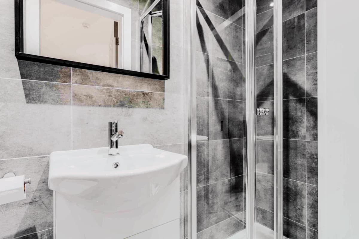 2 Beds 6 Baths