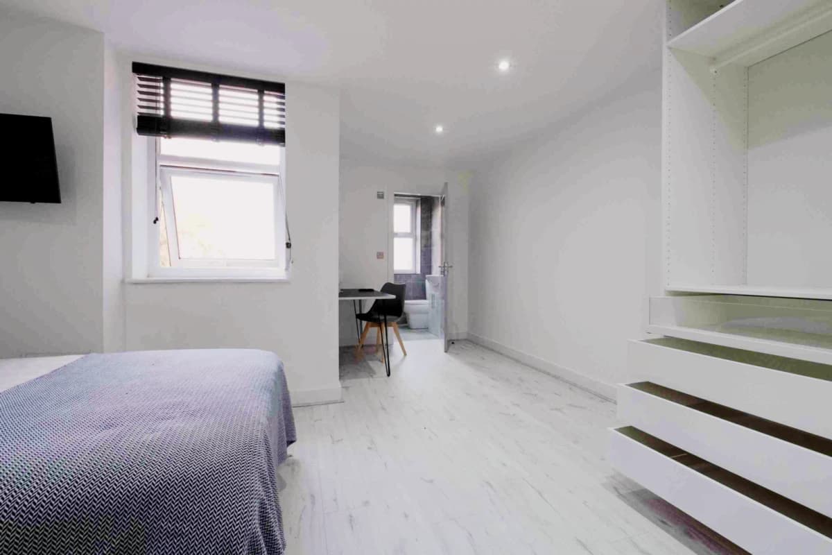 6 Beds 5 Baths