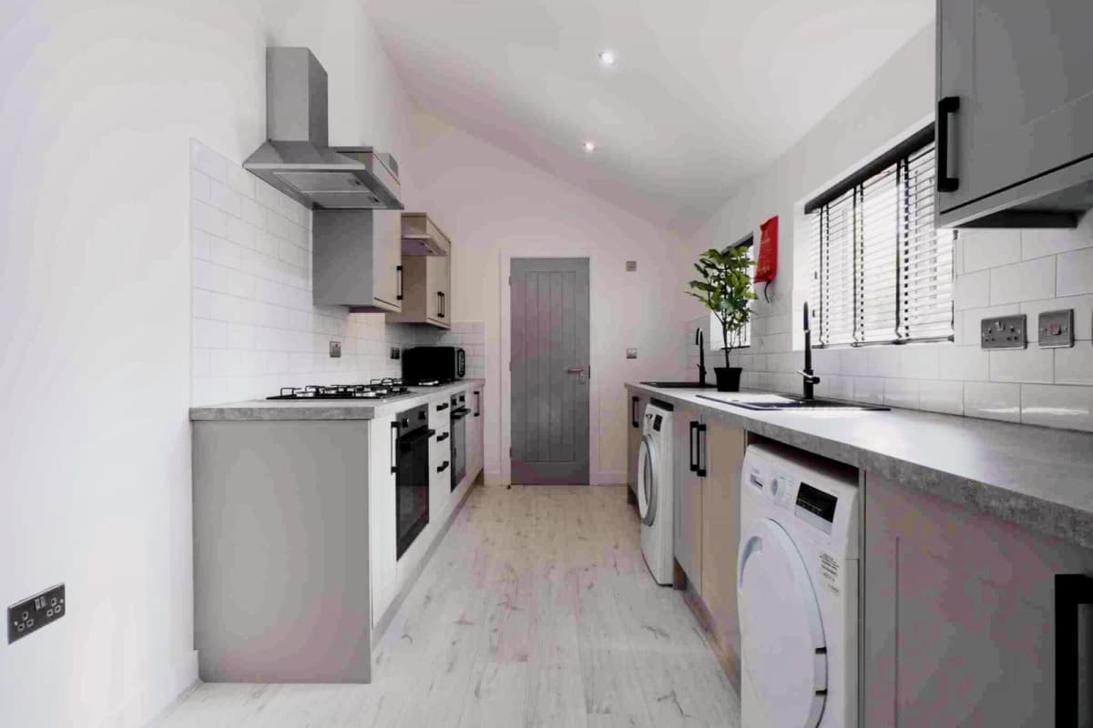 2 Beds 5 Baths