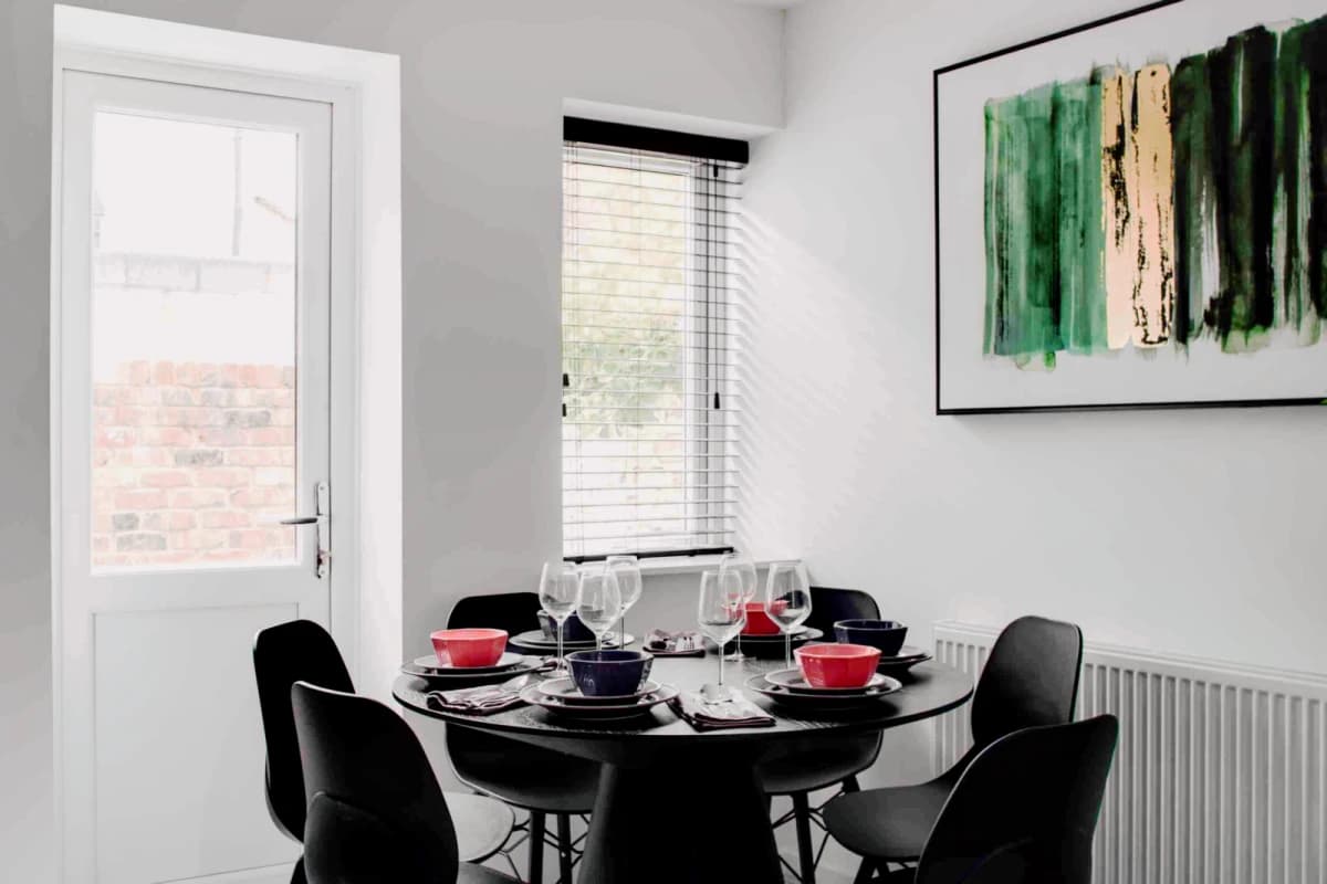 2 Beds 6 Baths