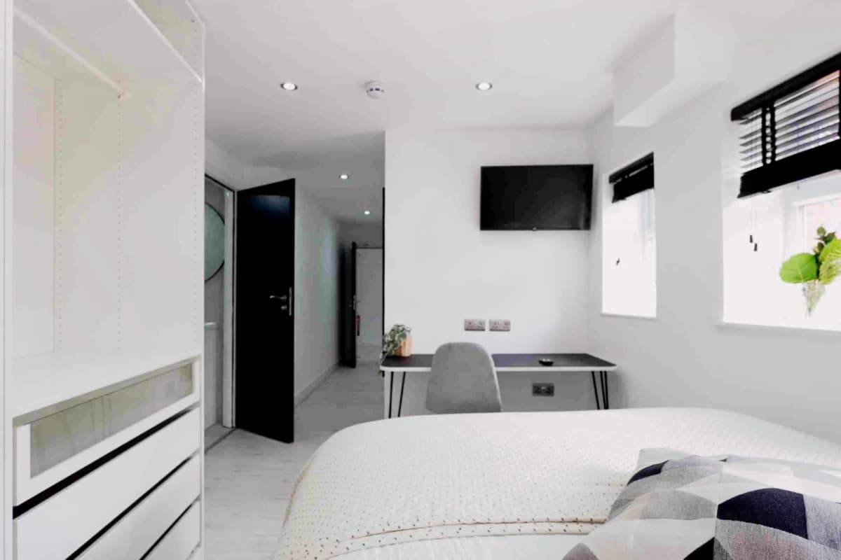 3 Beds 7 Baths