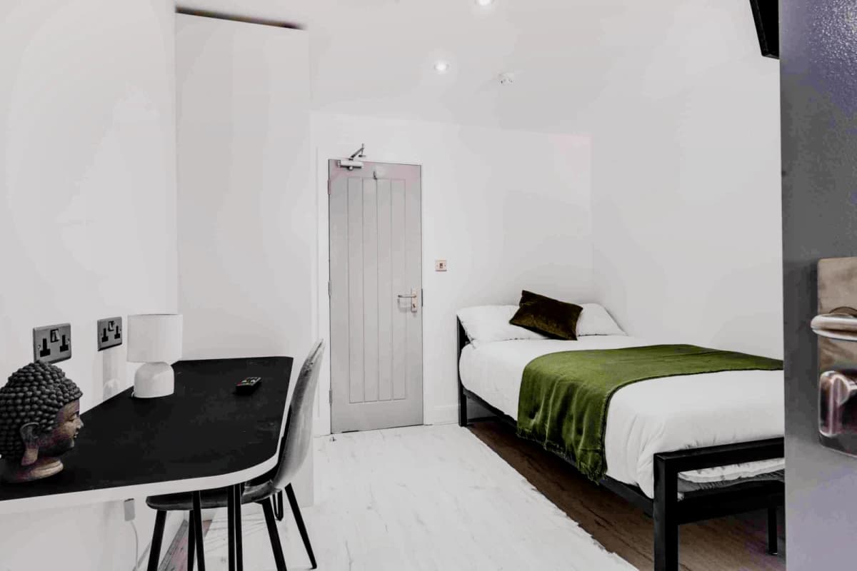 2 Beds 6 Baths