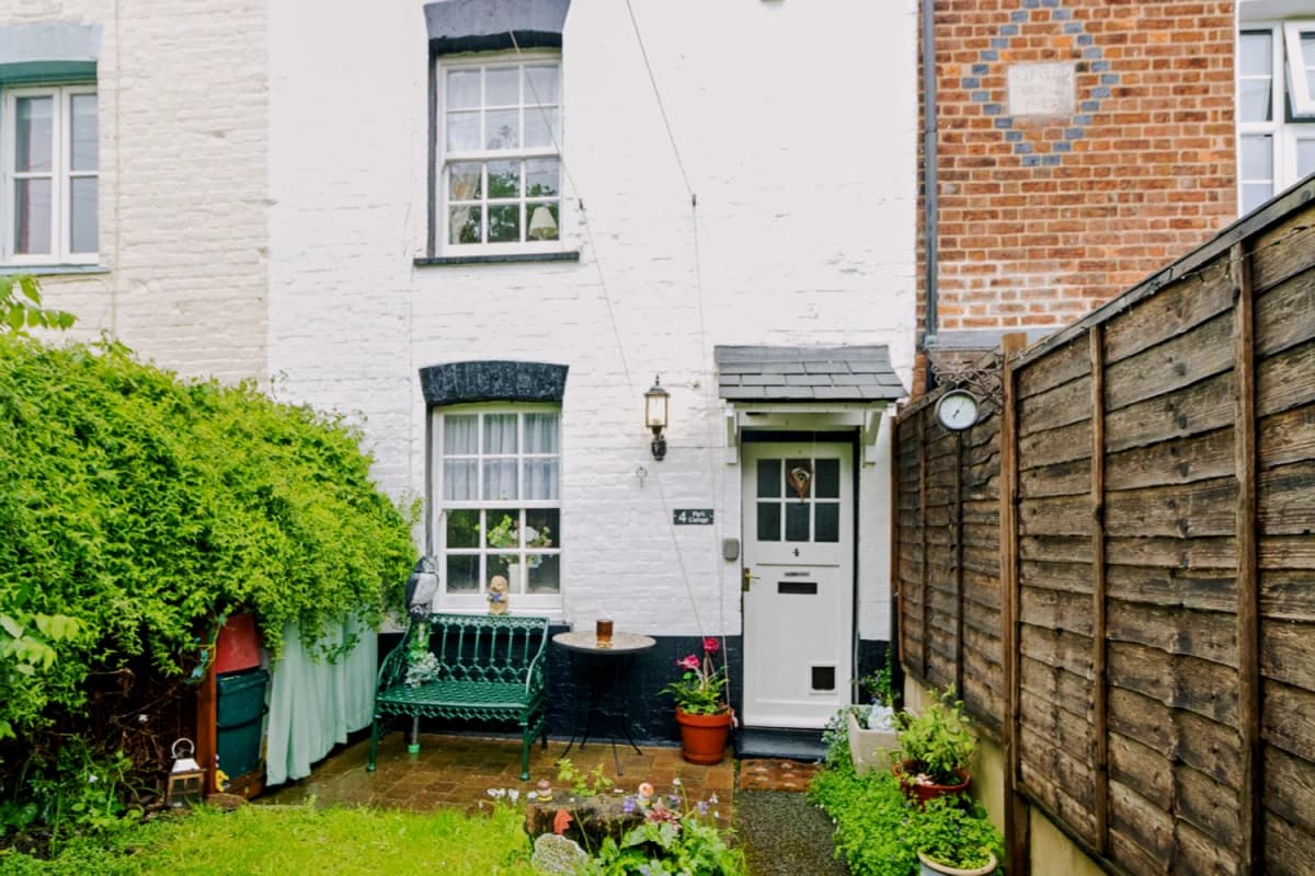 Pip' s Cottage image 2