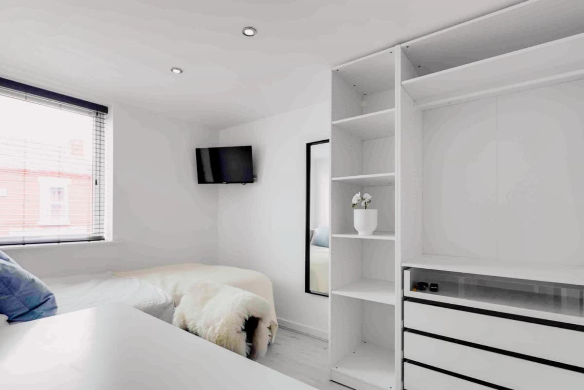 2 Beds 6 Baths