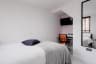 1 Beds 4 Baths