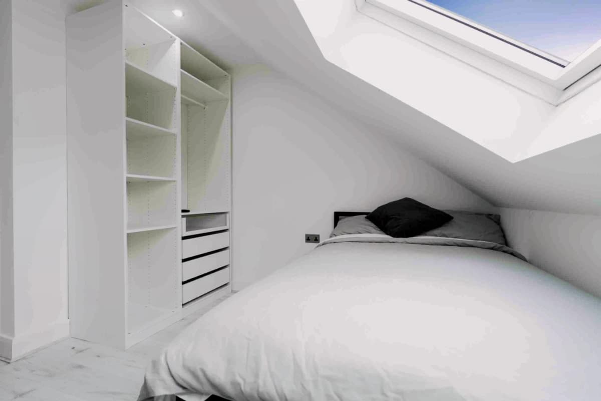 1 Beds 6 Baths