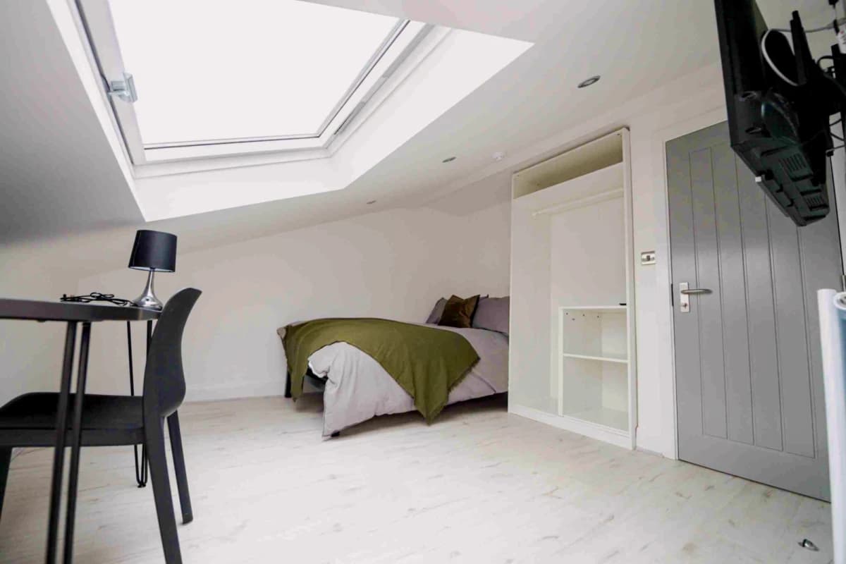 2 Beds 6 Baths