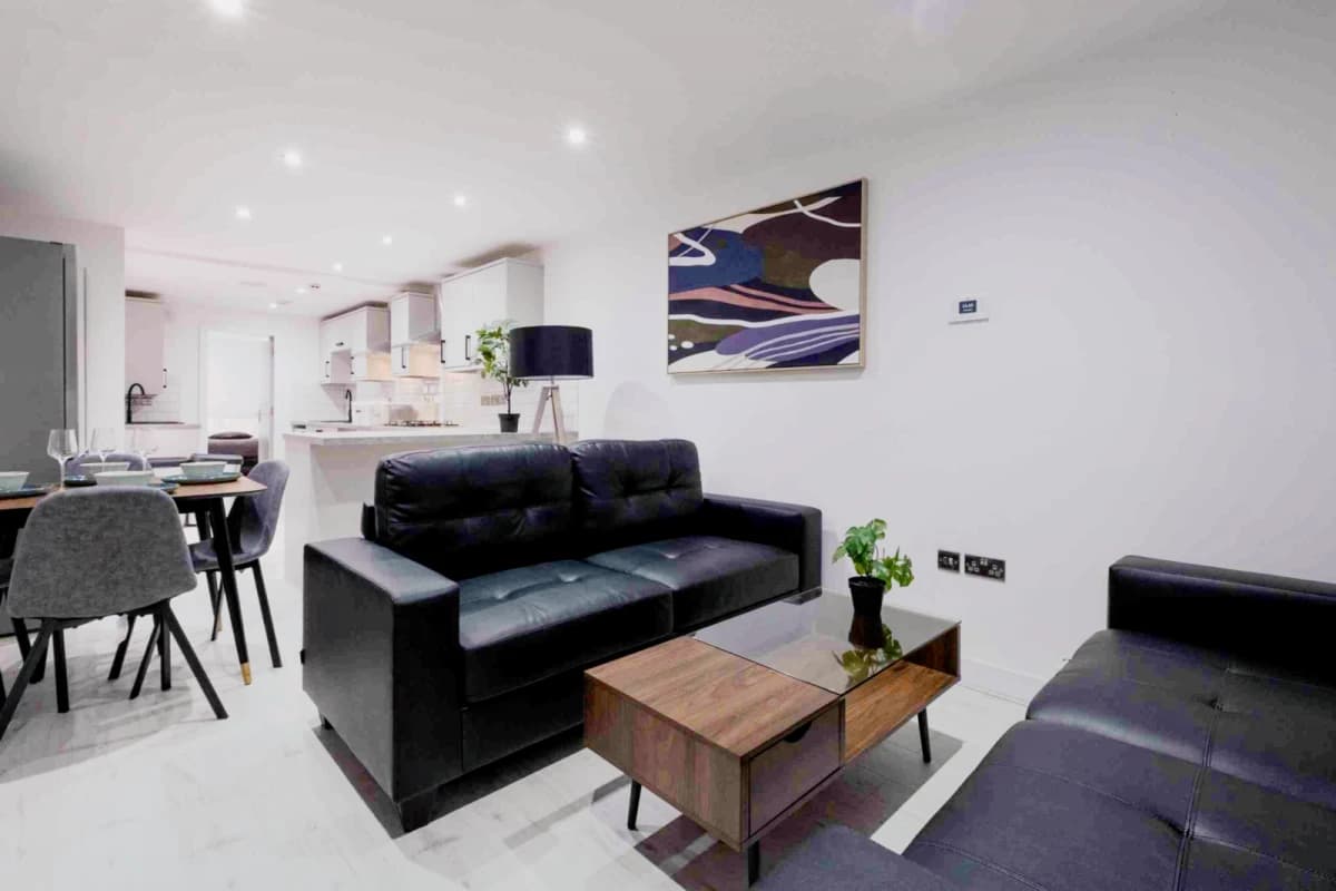 6 Beds 5 Baths