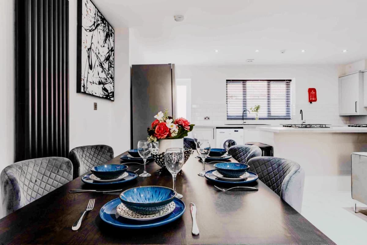 2 Beds 6 Baths