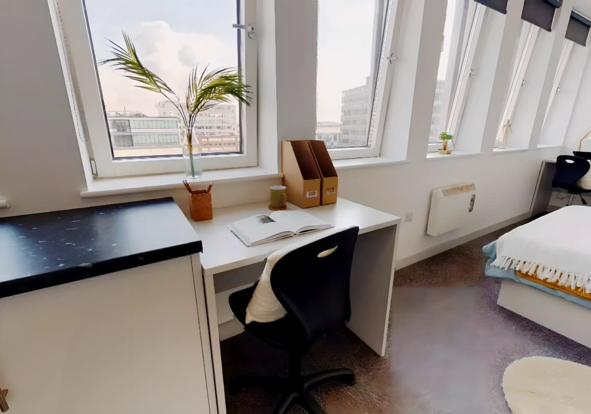 iQ Newtown House image