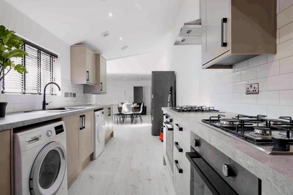 2 Beds 5 Baths