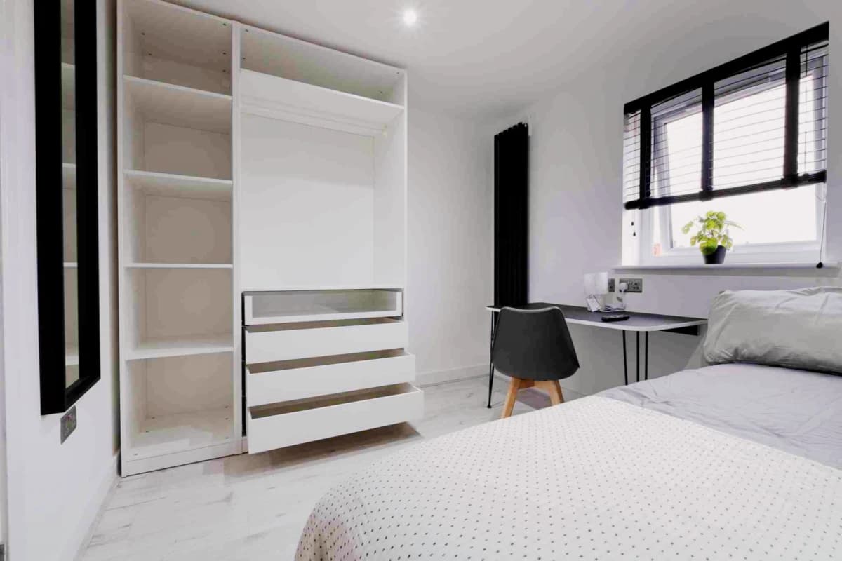 3 Beds 5 Baths