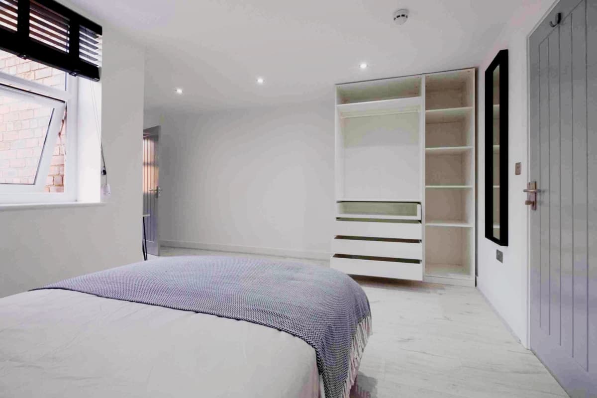 6 Beds 5 Baths