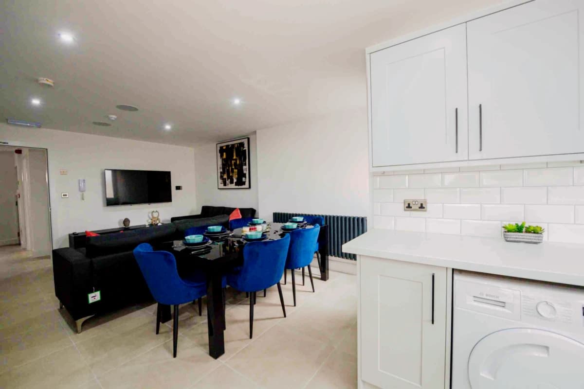 2 Beds 6 Baths