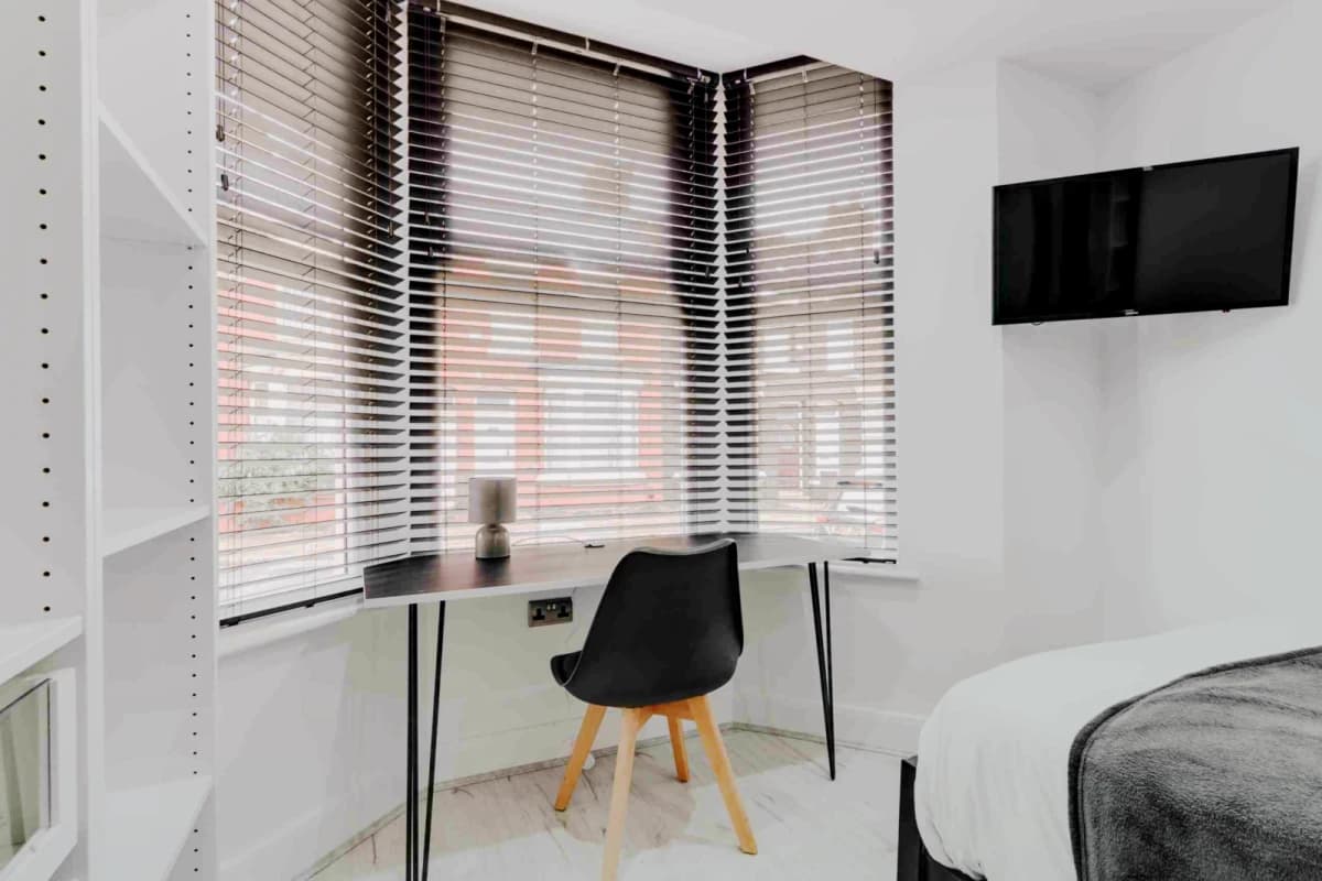 2 Beds 5 Baths