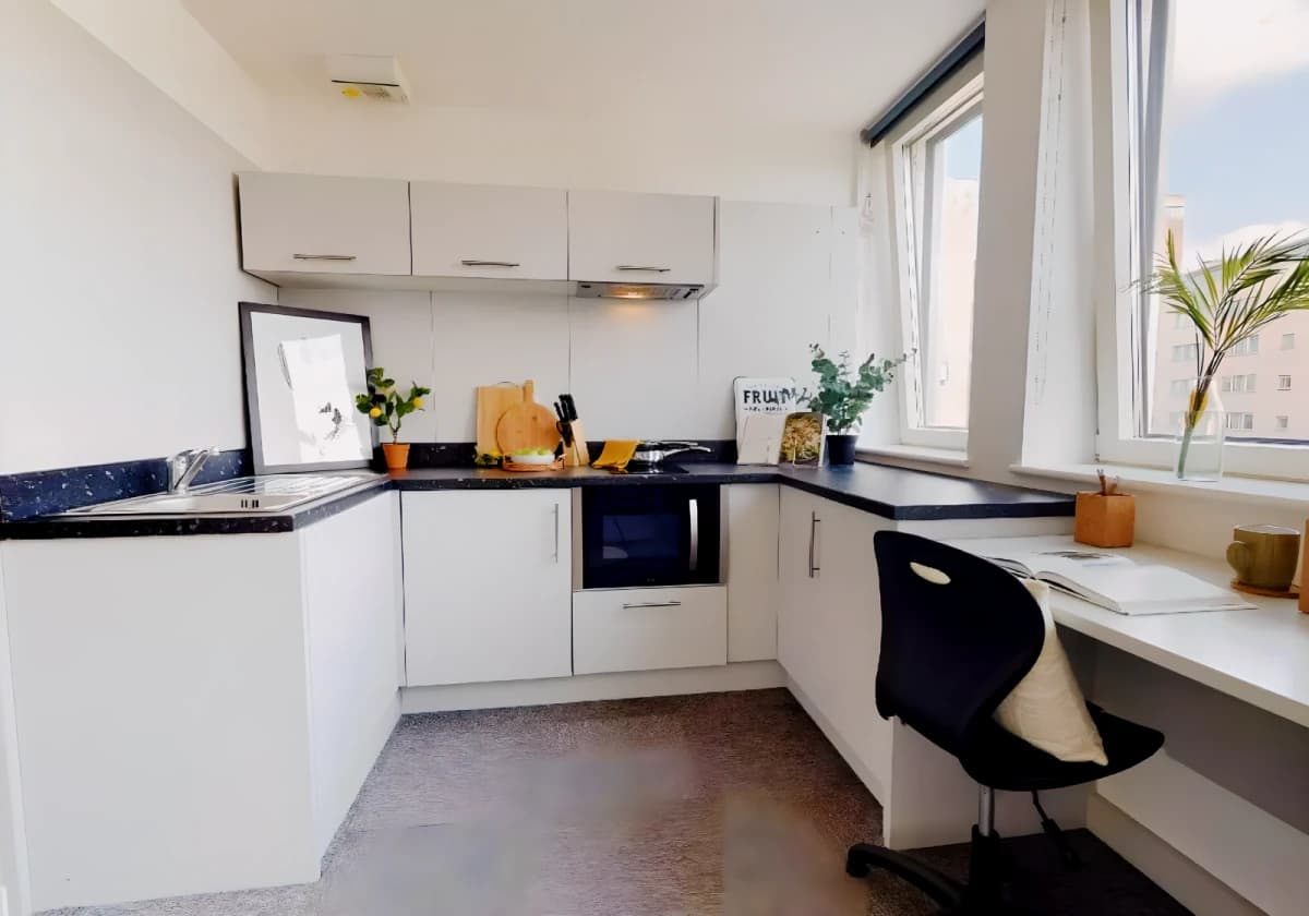 iQ Newtown House image