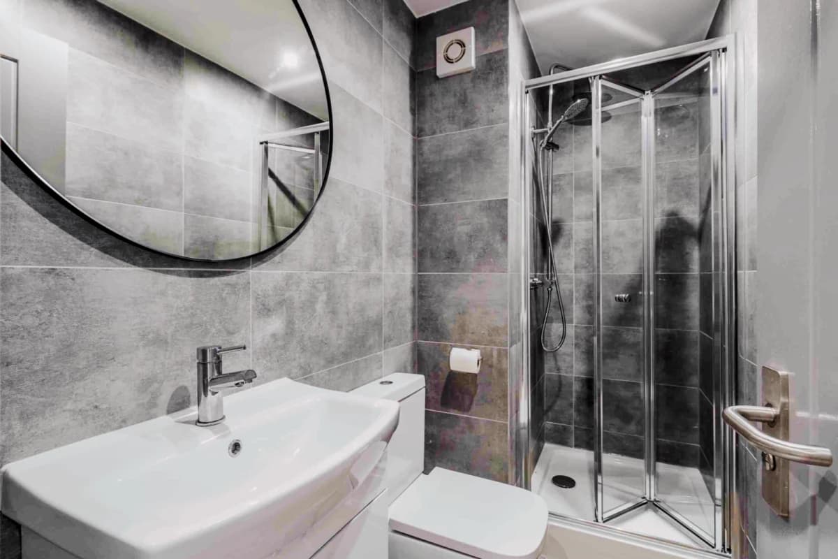 1 Beds 6 Baths