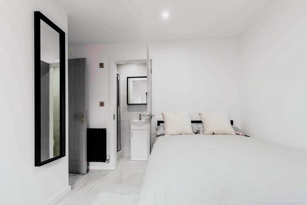 6 Beds 4 Baths