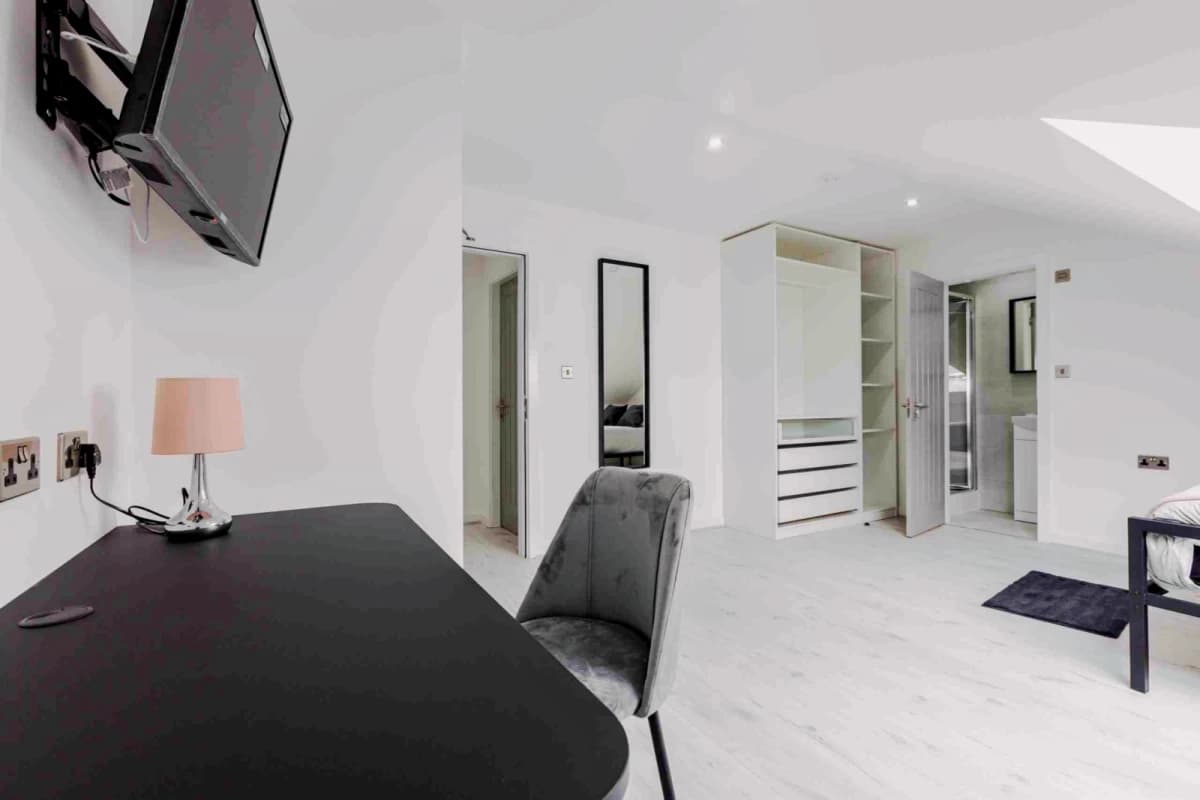 6 Beds 5 Baths