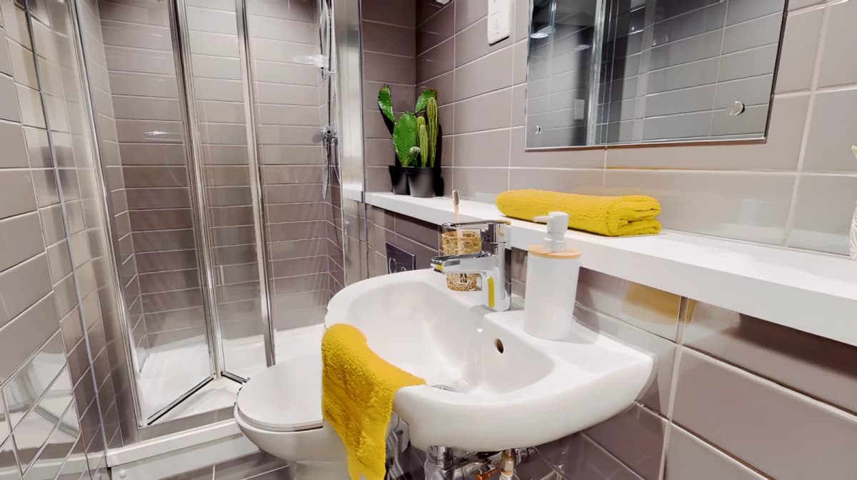 Bronze En Suite