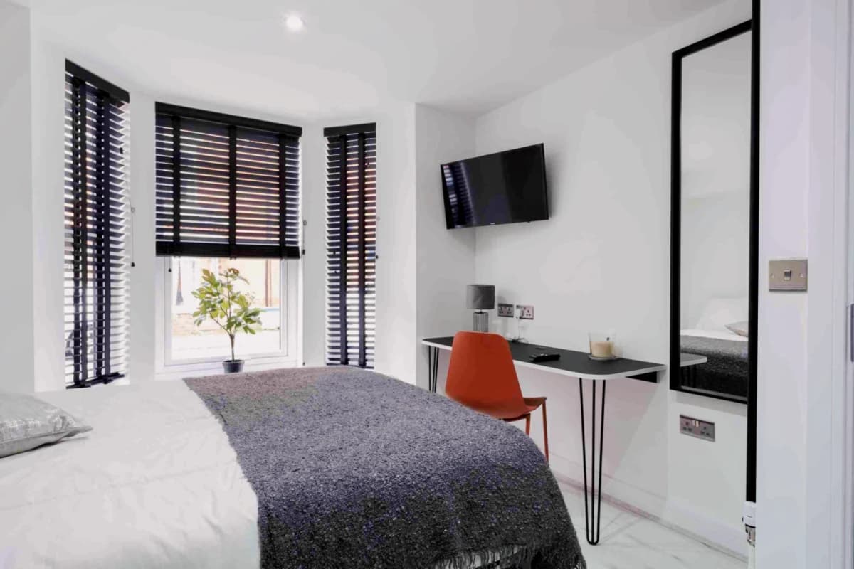 6 Beds 4 Baths