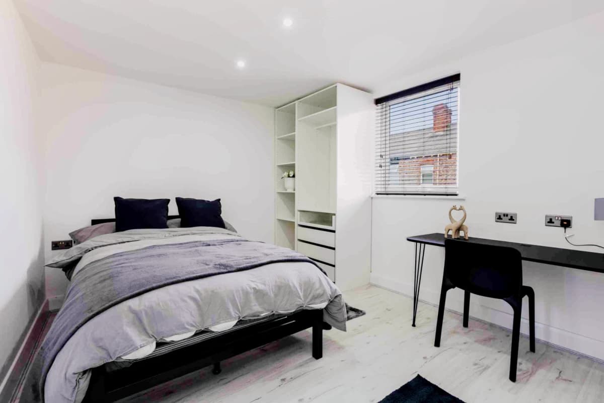 6 Beds 6 Baths