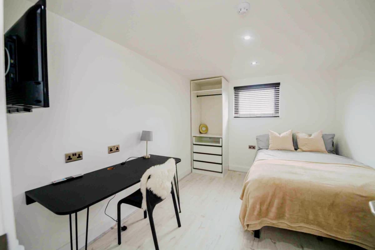 2 Beds 6 Baths