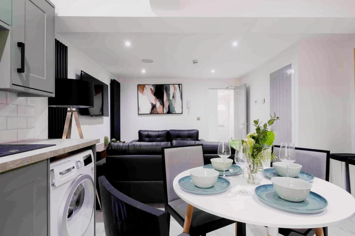 6 Beds 4 Baths