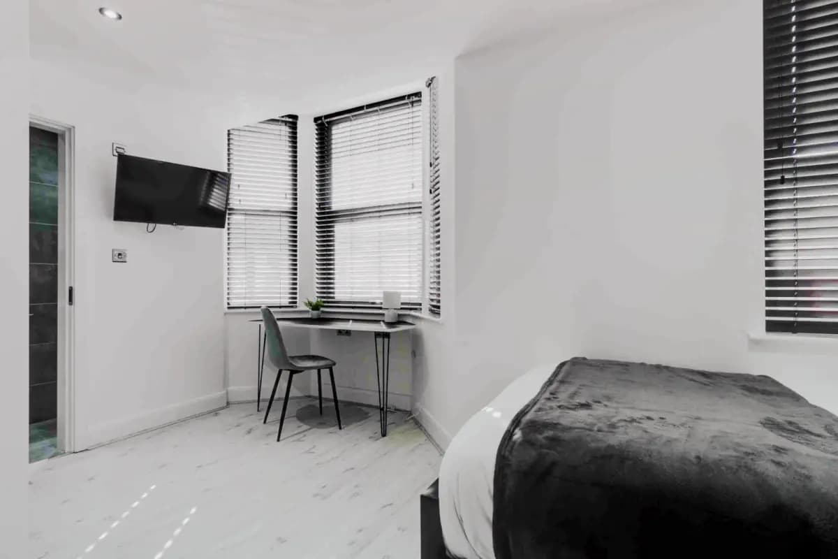 28 Avondale Road, LN2