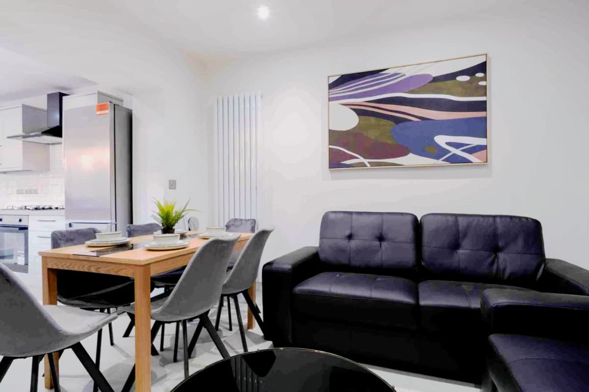 2 Beds 5 Baths