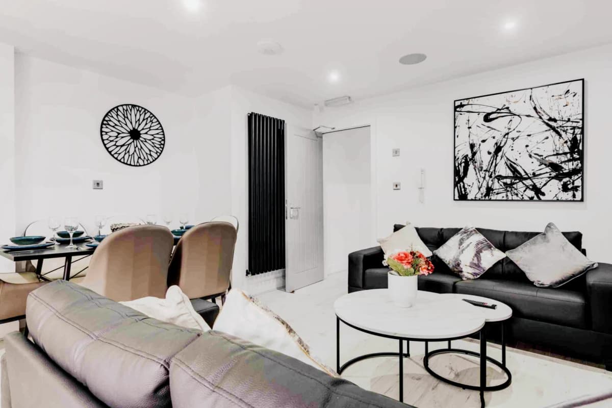 2 Beds 5 Baths