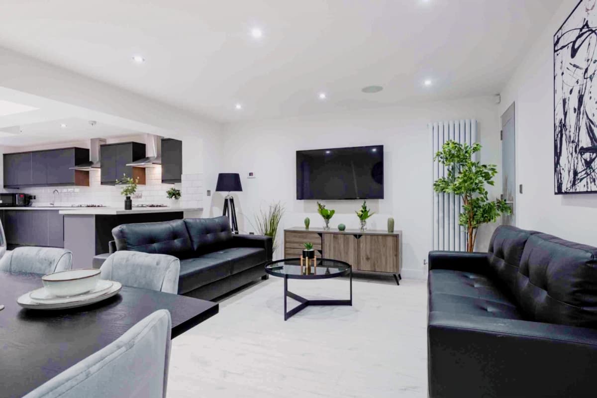 3 Beds 6 Baths