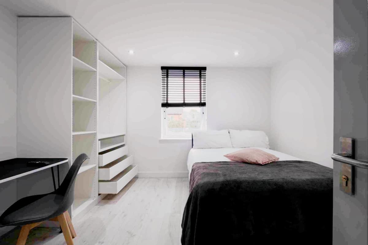 3 Beds 5 Baths