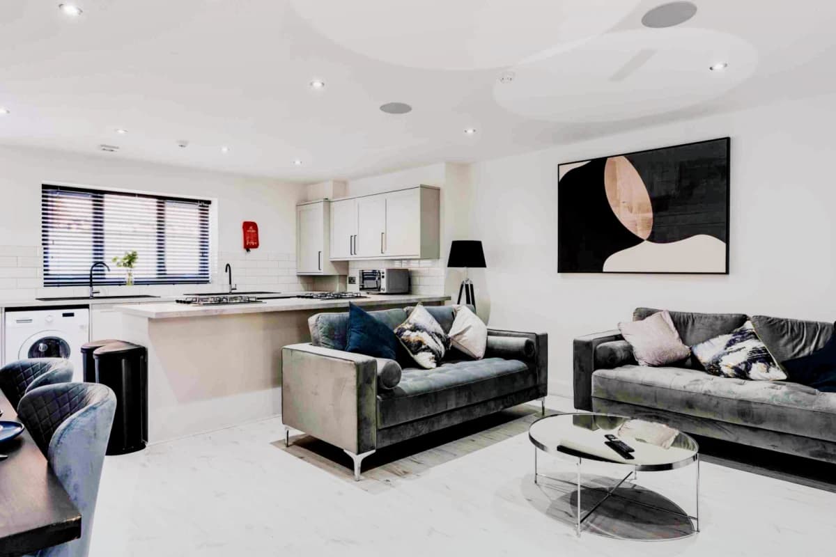 2 Beds 6 Baths