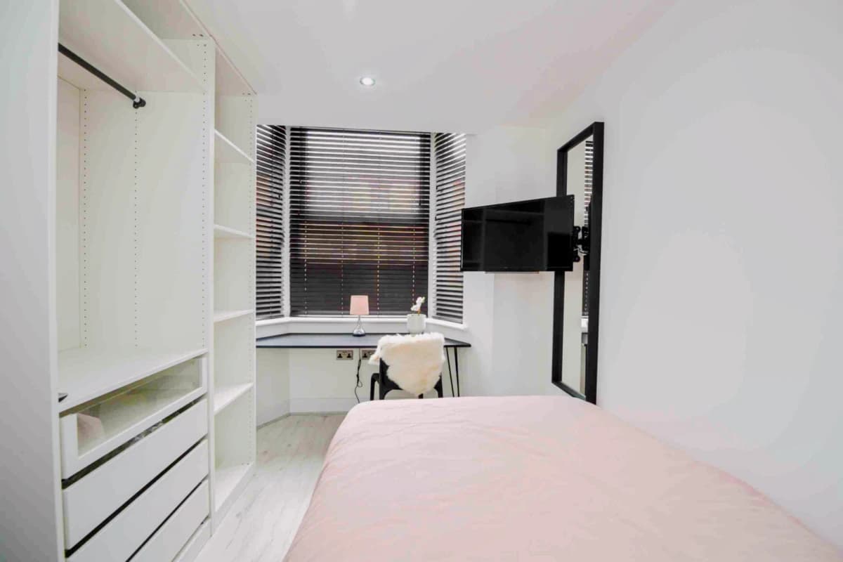 2 Beds 6 Baths