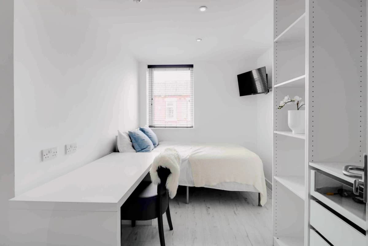 2 Beds 6 Baths