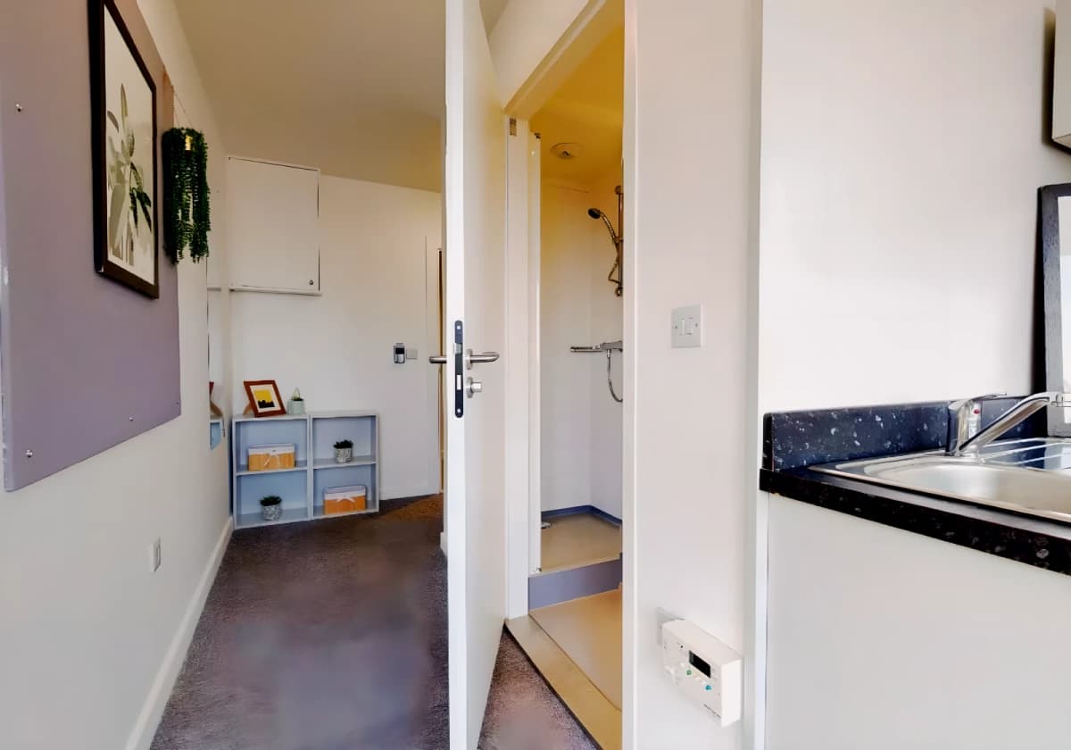 iQ Newtown House image