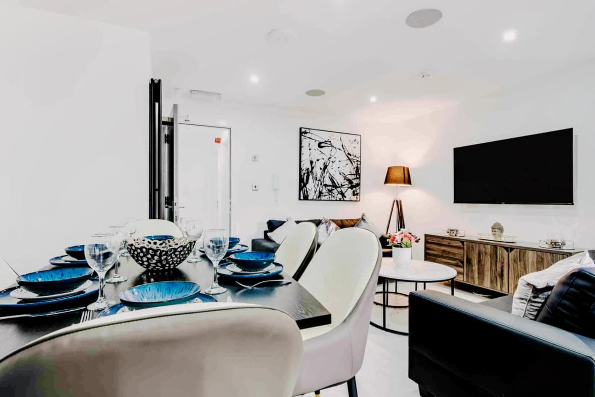 2 Beds 5 Baths