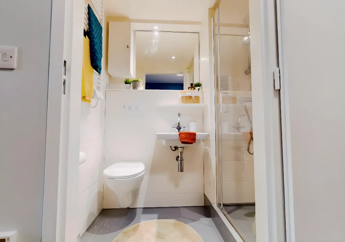 iQ Newtown House image
