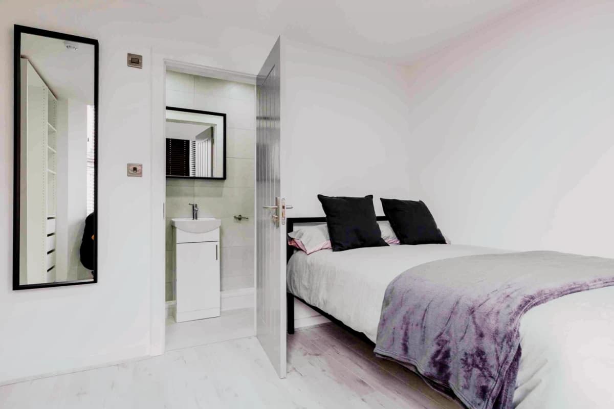 6 Beds 4 Baths