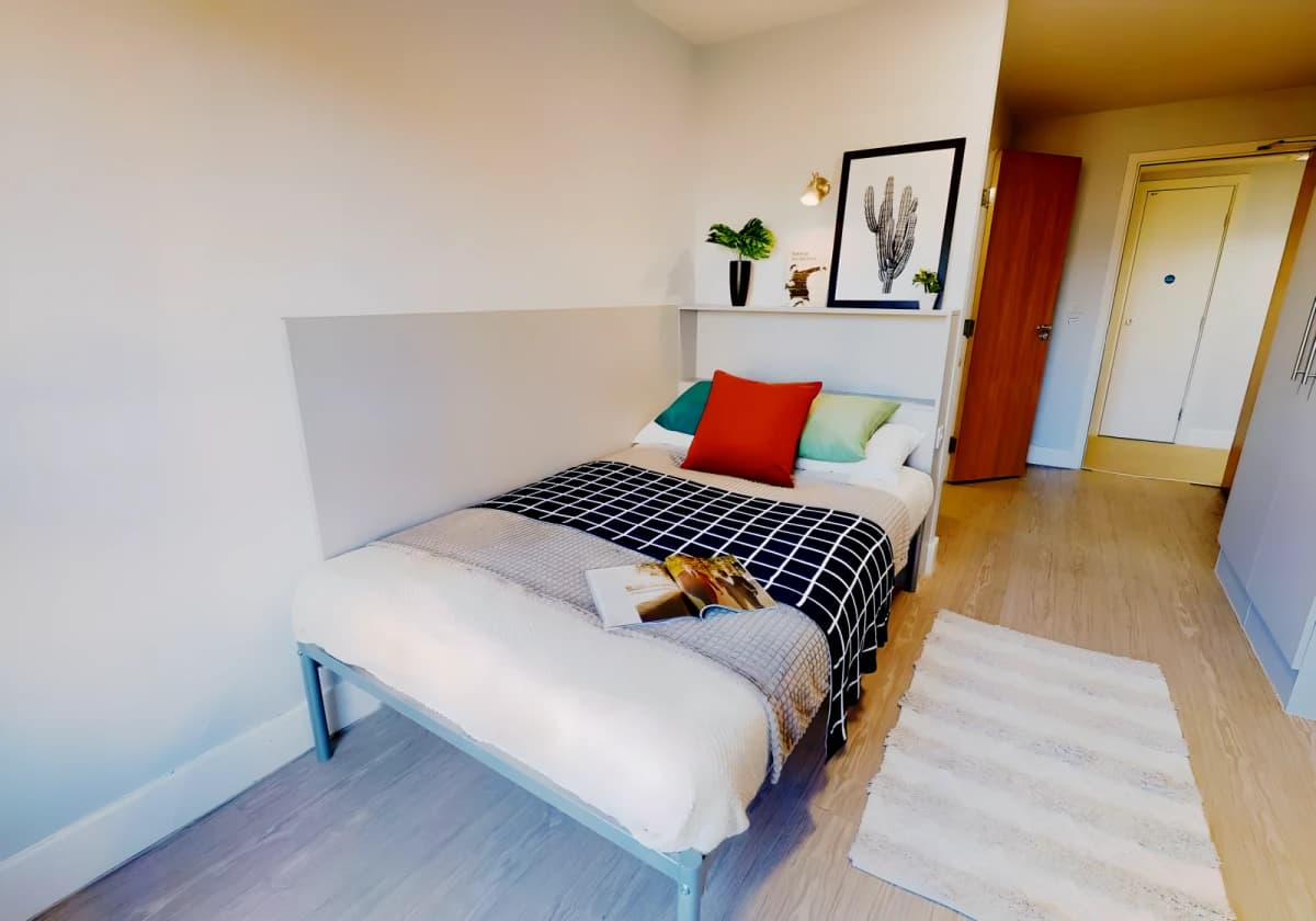 Silver En Suite