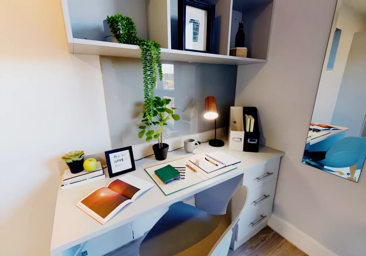 Silver En Suite