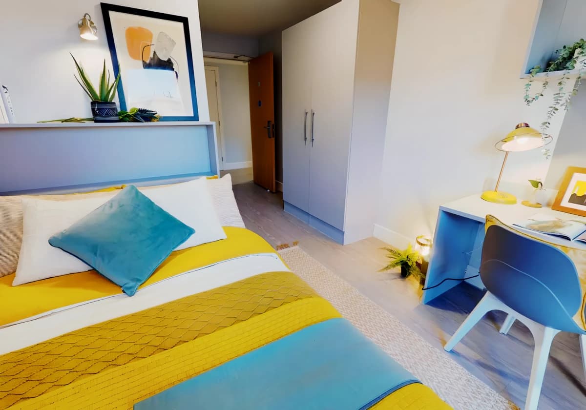 Gold En Suite